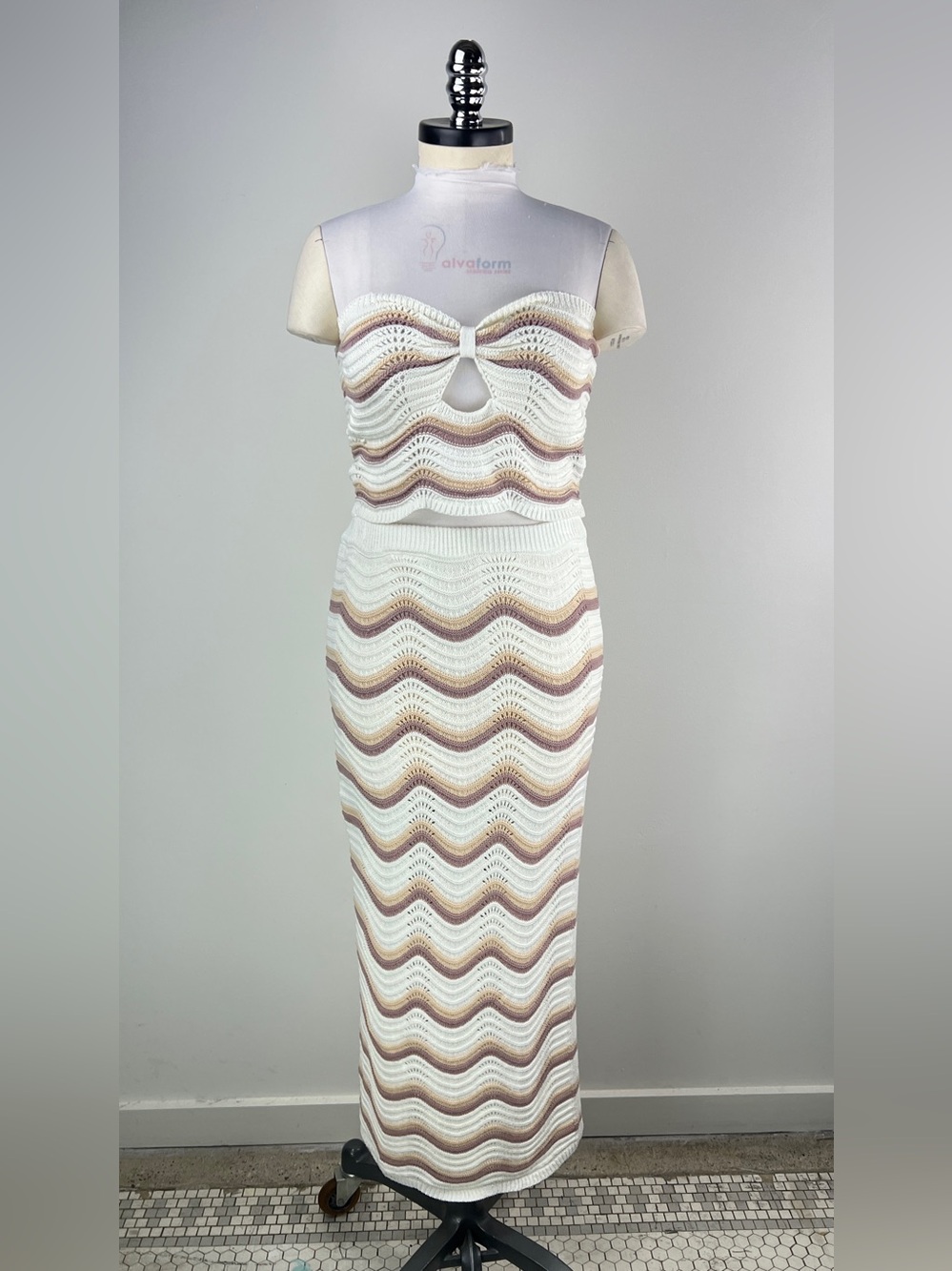 💚 3804. Wavy Knit Midi Skirt and Top Set in Cream and Taupe